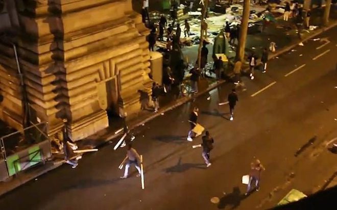 Масов бой в парижкото метро