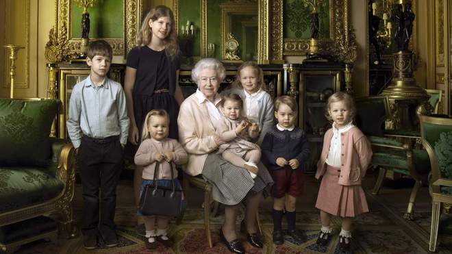 Кралицата и децата