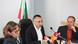 Зам.-министърът на образованието Диан Стаматов на пресконференция