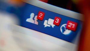 Примамващата сила на известията във "Фейсбук"