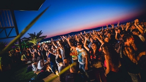 Парти в "Какао бийч клуб"