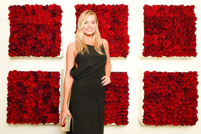 Марго Роби и червени рози