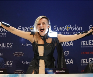 Евровизия 2016: Поли Генова и светещия й костюм пред медиите