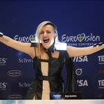 Евровизия 2016: Поли Генова и светещия й костюм пред медиите