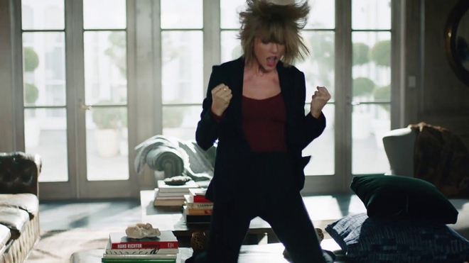 Тейлър Суифт танцува рок в нова реклама на Apple Music