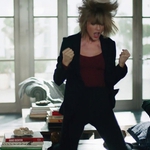 Тейлър Суифт танцува рок в нова реклама на Apple Music