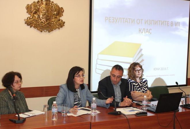 Меглена Кунева представя резултатите от външното оценяване след IV и VII клас за 2016 г.
