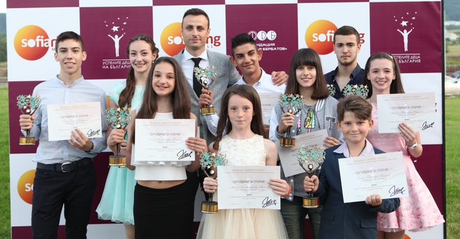 Бербатов награди успелите деца на България
