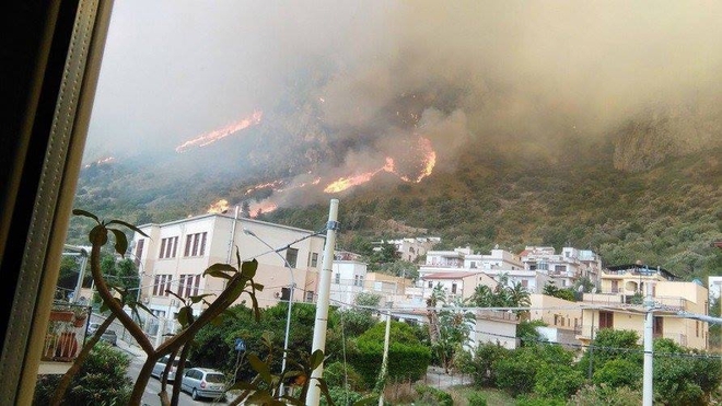 Горските пожари в Сицилия