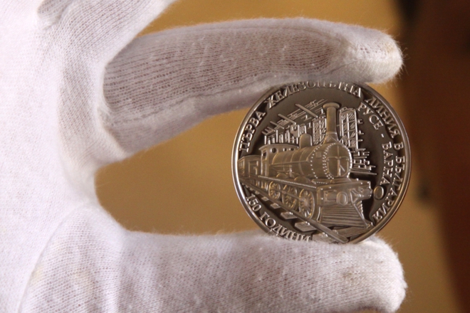 Yubileyna moneta za 150 g ot parvata zhp liniya