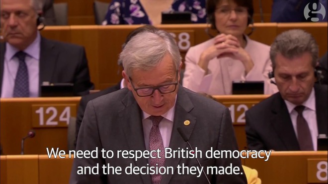 Юнкер към Фараж в Европарламента: Това ви е последно тук