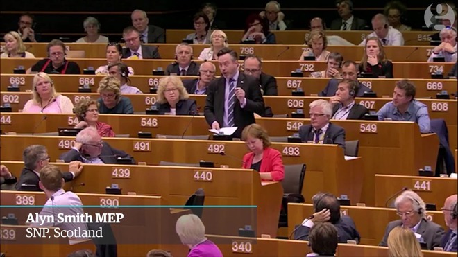 Шотландски евродепутат аплодиран на крака в Европарламента