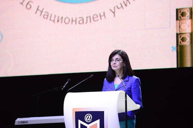 Meglena kuneva na uchitelskiya sabor v arena armeets