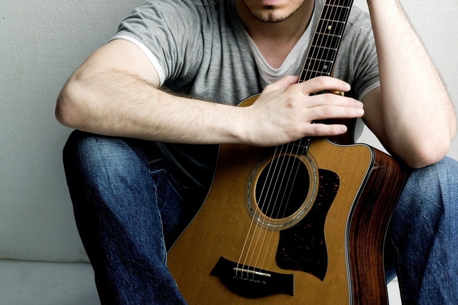 Mihalis hadzhiyanis s kitarata si