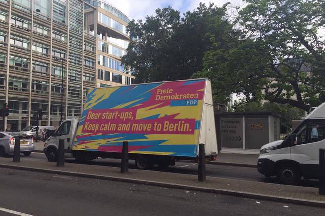 Kak berlin se reklamira za britanskiya biznes