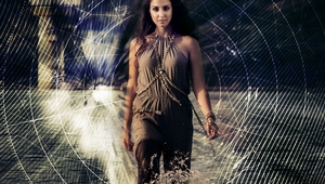 Християна Лоизу в първия си сингъл - Phoenix