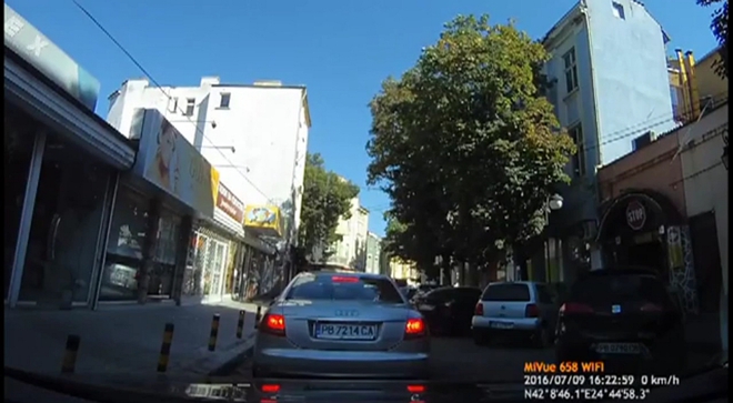 Пловдивски шофьор стреля, за да му направят път