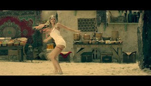 Михаела Филева ft. Искрата – Танцувам само за теб