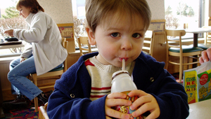 Полезно ли е млякото за децата?