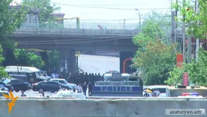 Въоръжени мъже завзеха полицейско управление в Ереван