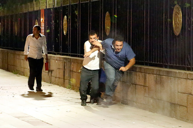 Gulenist coup members attacking Turkey's National Intelligence Agency MIT in Ankara