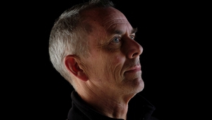 Скулпторът Антъни Хау