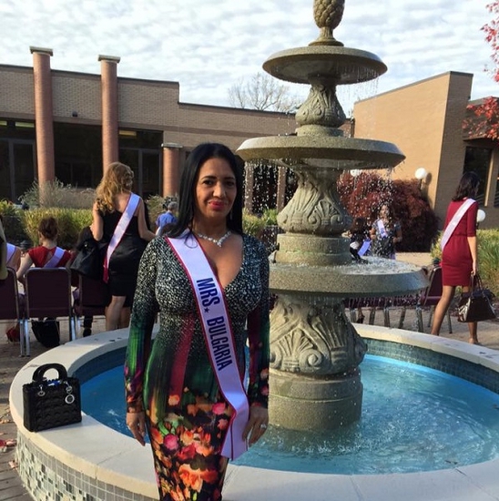 Анита Мейзер на конкурса "Мисис Свят"