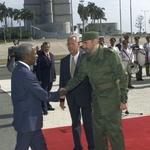Фидел Кастро посреща Кофи Анан в Хавана