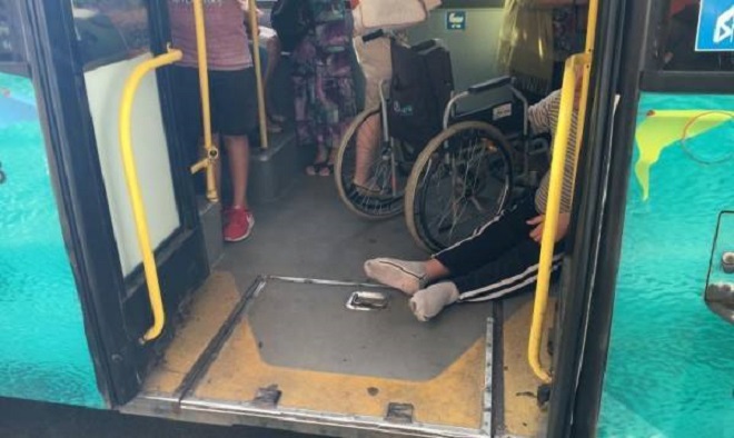 Шофьор на автобус в София отказа достъп на мъж в инвалидна количка 