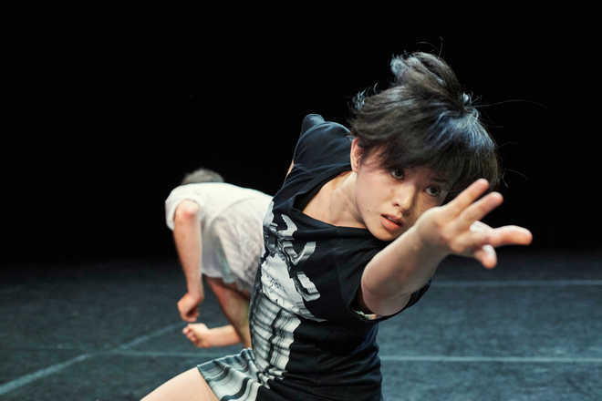 Spektakalat elektricheski priyateli na horeografa yuval pik