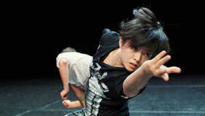 Спектакълът "Електрически приятели" на хореографа Ювал Пик