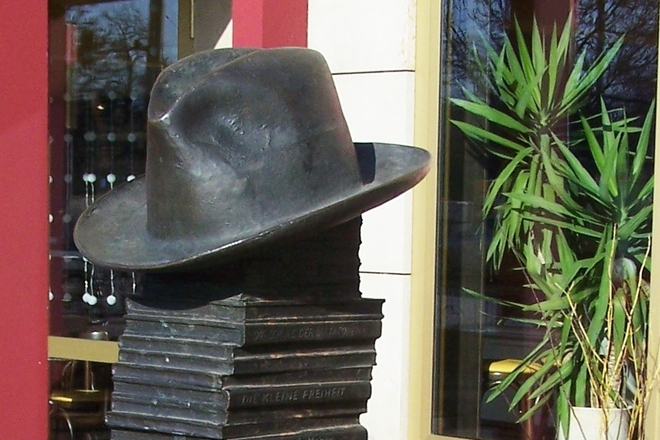 Pametnik na erih kestner v drezden