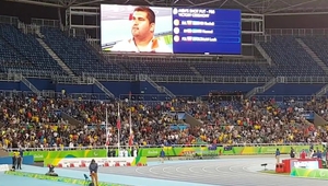 Ружди Ружди слуша българския химн в Рио