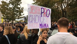 Масови протести в Полша срещу опита за забрана на абортите