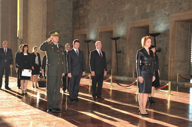 Надежда Нейнски в президентския дворец в Анкара