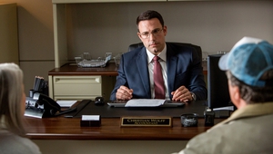 Бен Афлек като счетоводителя Кристиан Улф