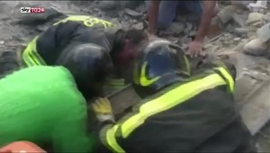 Спасителните служби в Италия спасяват момиченце 24 часа след земетресение