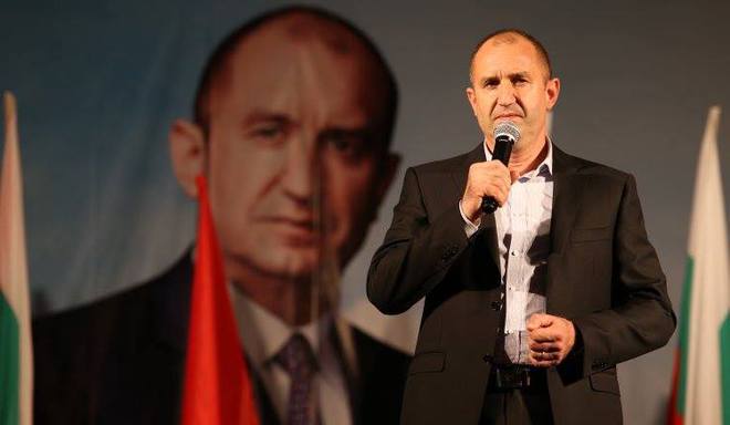 Румен Радев по време на кандидатпрезидентската кампания