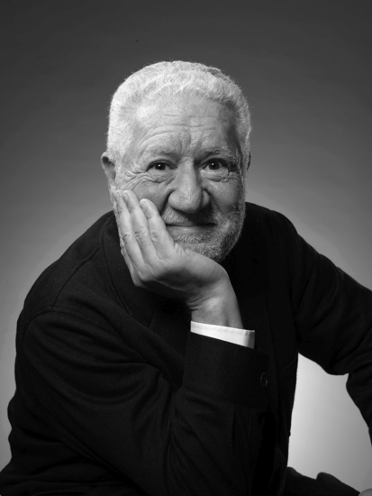 Луис Басат в едър план