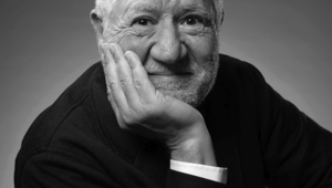 Луис Басат в едър план