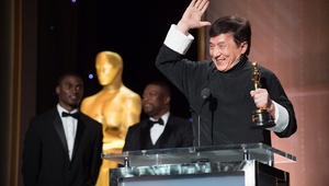 Джеки Чан с "Оскар" в ръка