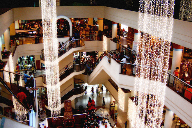 Praznichno ukrasen mol