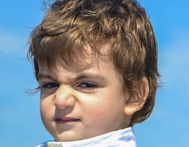 Защо заможните хора превръщат децата си в безпомощни паразити?