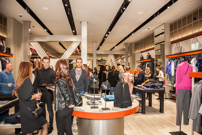 Otkrivaneto na parviya magazin na armani exchange v balgariya