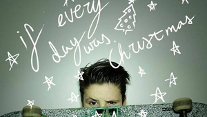 Коледният сингъл на Круз Бекъм