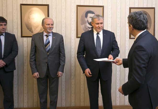 Румен Христов от СДС приема проучвателния мандат от президента