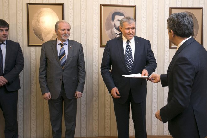 Rumen hristov ot sds priema prouchvatelniya mandat ot prezidenta