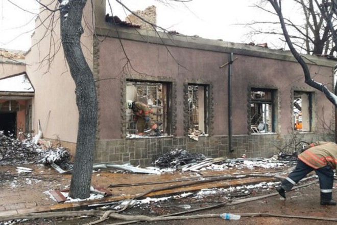 Polurazrushena sgrada v hitrino