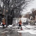 Пожарникари и спасители край цистерните в Хитрино
