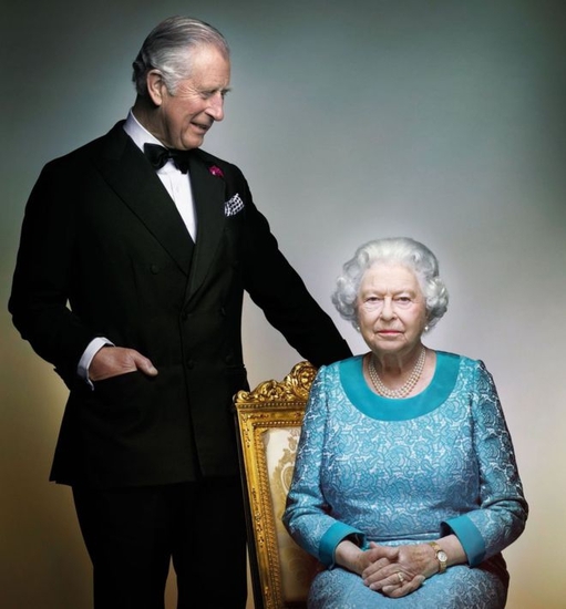 Юбилейната снимка на Елизабет II с принц Чарлз